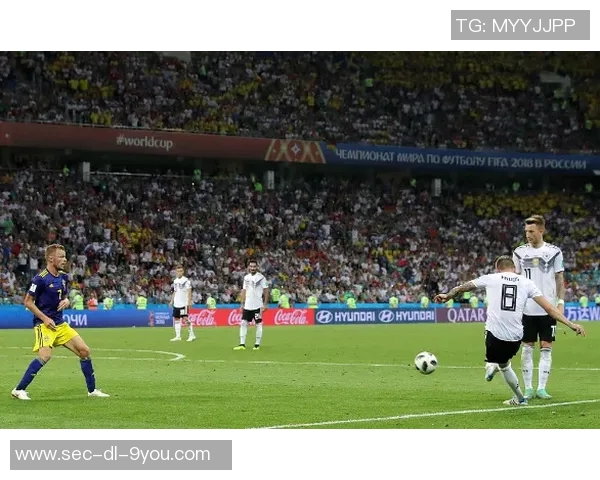 足球明星推特动态揭秘球场内外的真实生活与情感故事